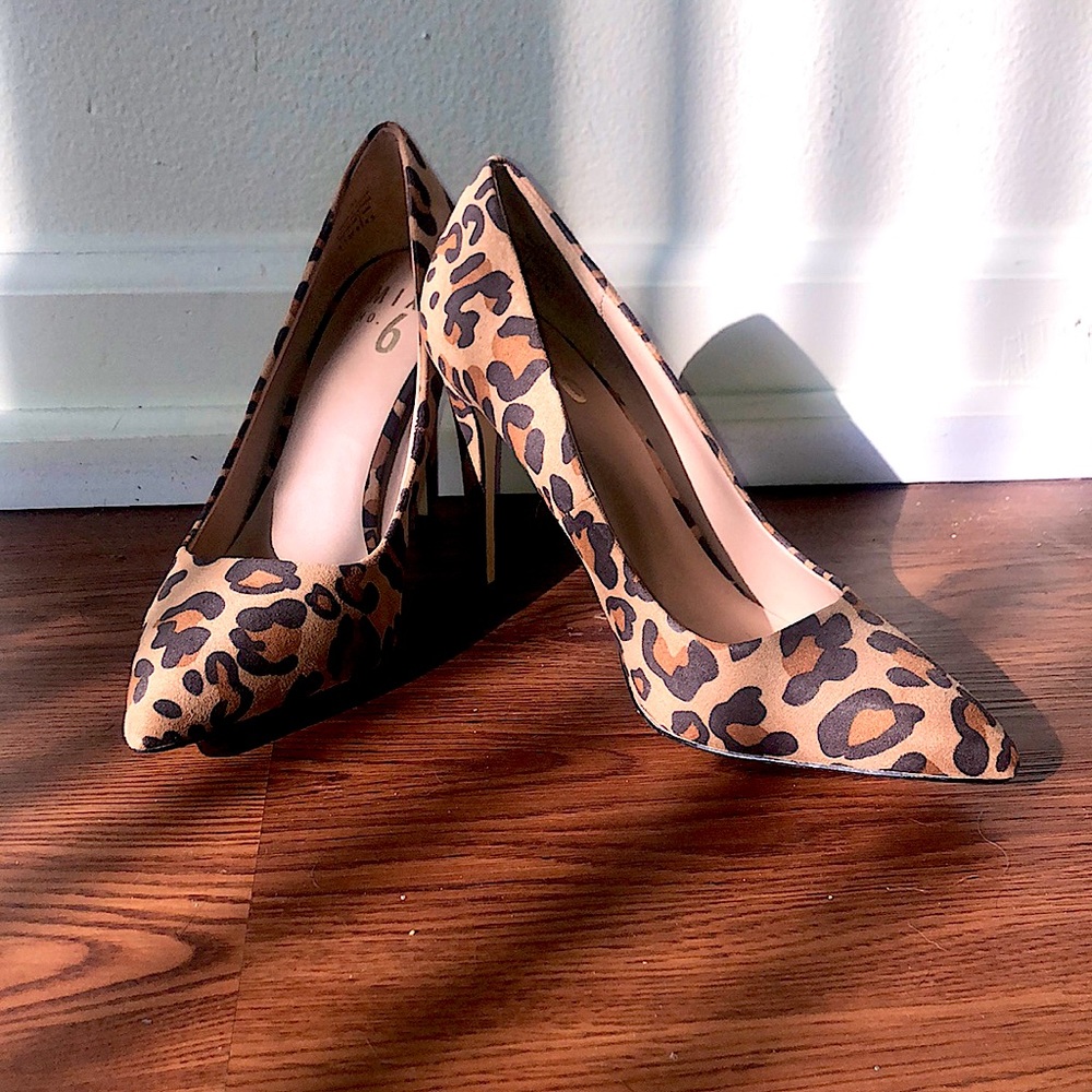 Cheetah Print Pointed Toe Heels 🐆